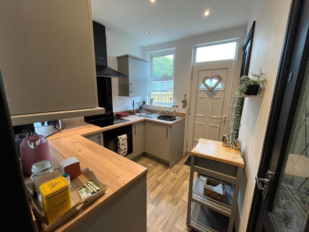 Contemporary & Chic Inner Terrace 5 Mins From Barnsley Town Centre Buitenkant foto